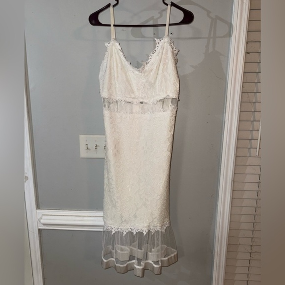 Chic Lace Midi Dress with Spaghetti Straps